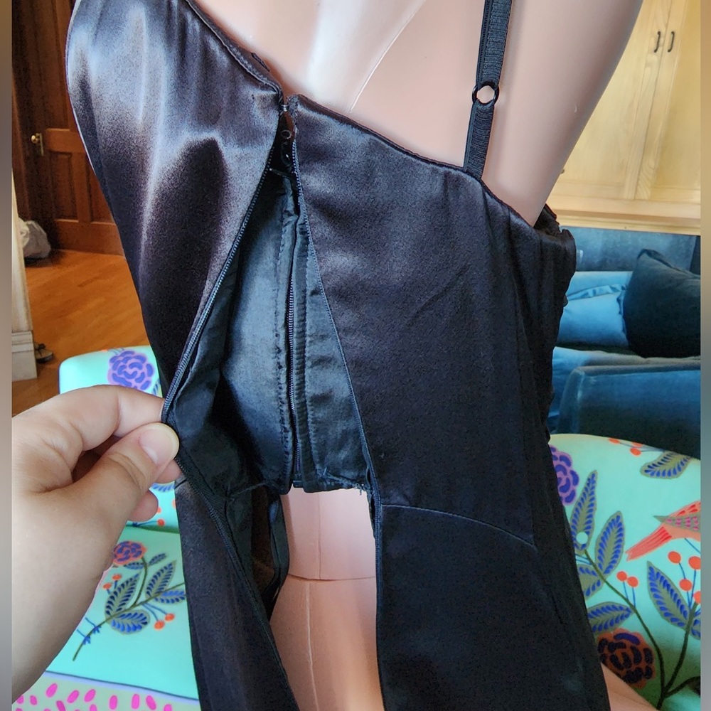 Gorgeous Vera Wang Black Satin Gown Floor Length Corset Back 6 - Picture 7 of 8
